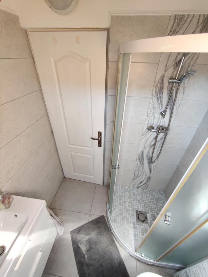 Fadora Apartman ティハニ エクステリア 写真