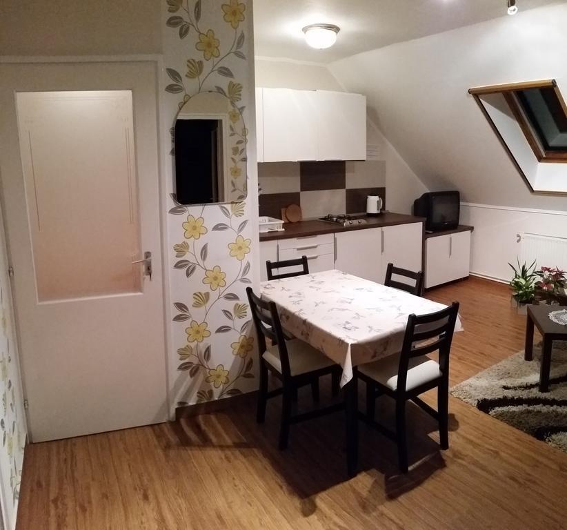Fadora Apartman ティハニ 部屋 写真