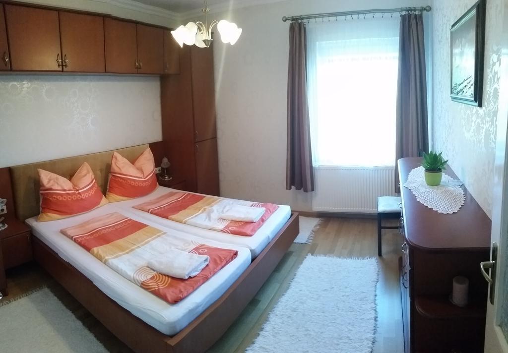 Fadora Apartman ティハニ エクステリア 写真